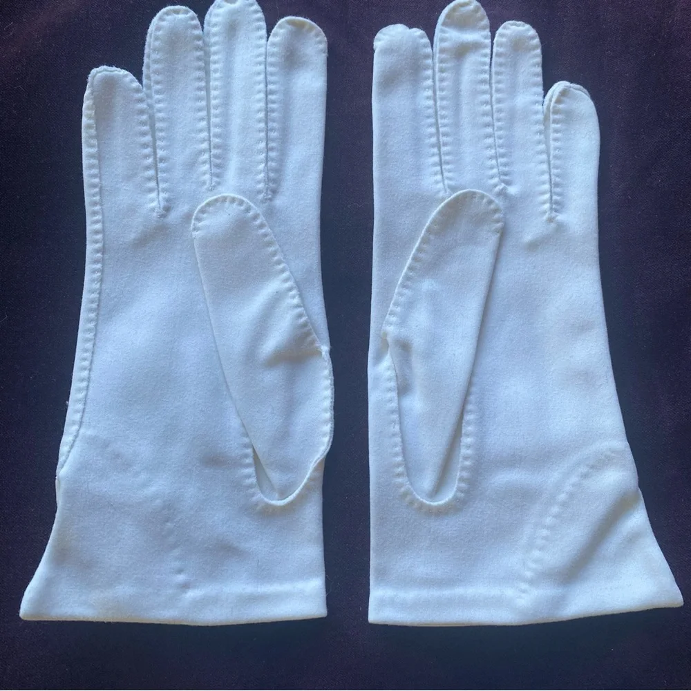 VTG 60’s Retro White Driving Gloves with Red dots! Like New condition! Size 7!